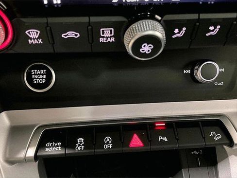 Certified 2025 Audi Q3 2.0T Premium w/ Convenience Package image 23