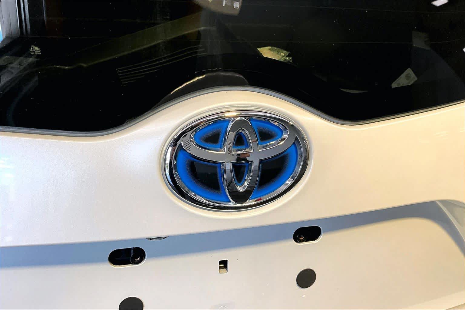 Used 2022 Toyota Prius Prime LE FWD image 33