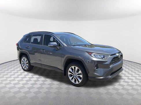 Used 2020 Toyota RAV4 XLE Premium FWD image 15