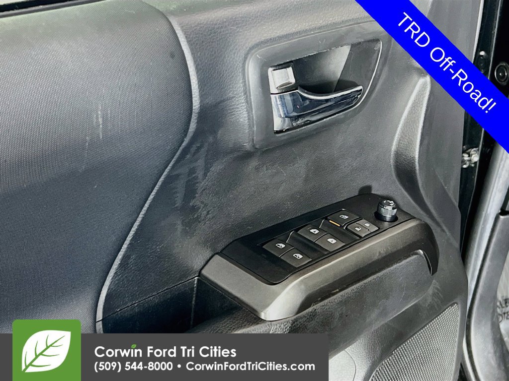 Used 2022 Toyota Tacoma TRD Off-Road w/ Technology Package AWD/4WD image 12