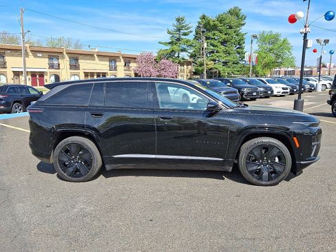 Certified 2024 Jeep Wagoneer Launch Edition image 7