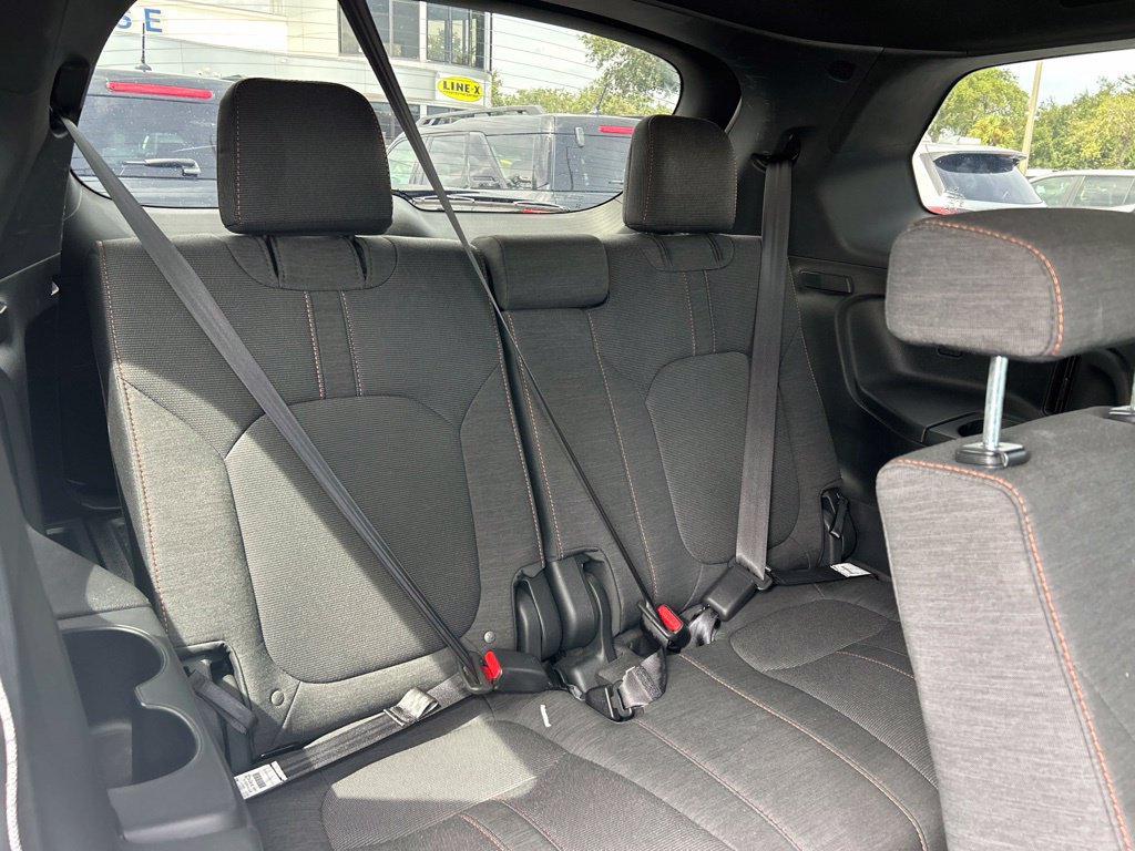 Used 2025 Honda Pilot Sport image 48