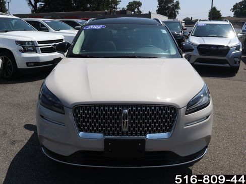 Used 2022 Lincoln Corsair AWD w/ Premium Package image 2