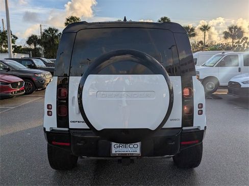 Used 2024 Land Rover Defender 110 X-Dynamic SE image 12