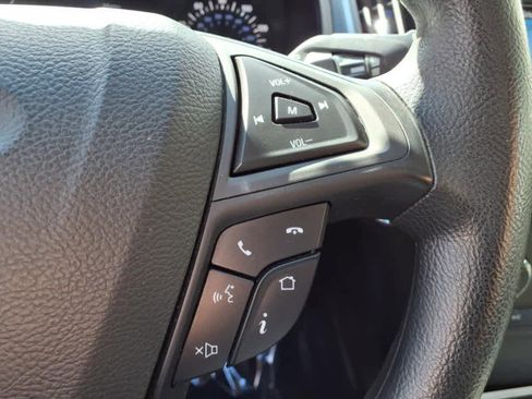 Used 2019 Ford Edge SE image 14