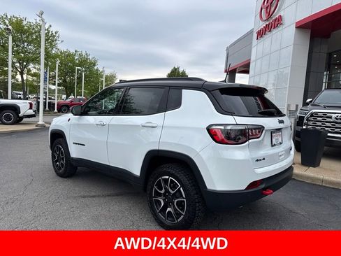Used 2025 Jeep Compass Trailhawk AWD/4WD image 5