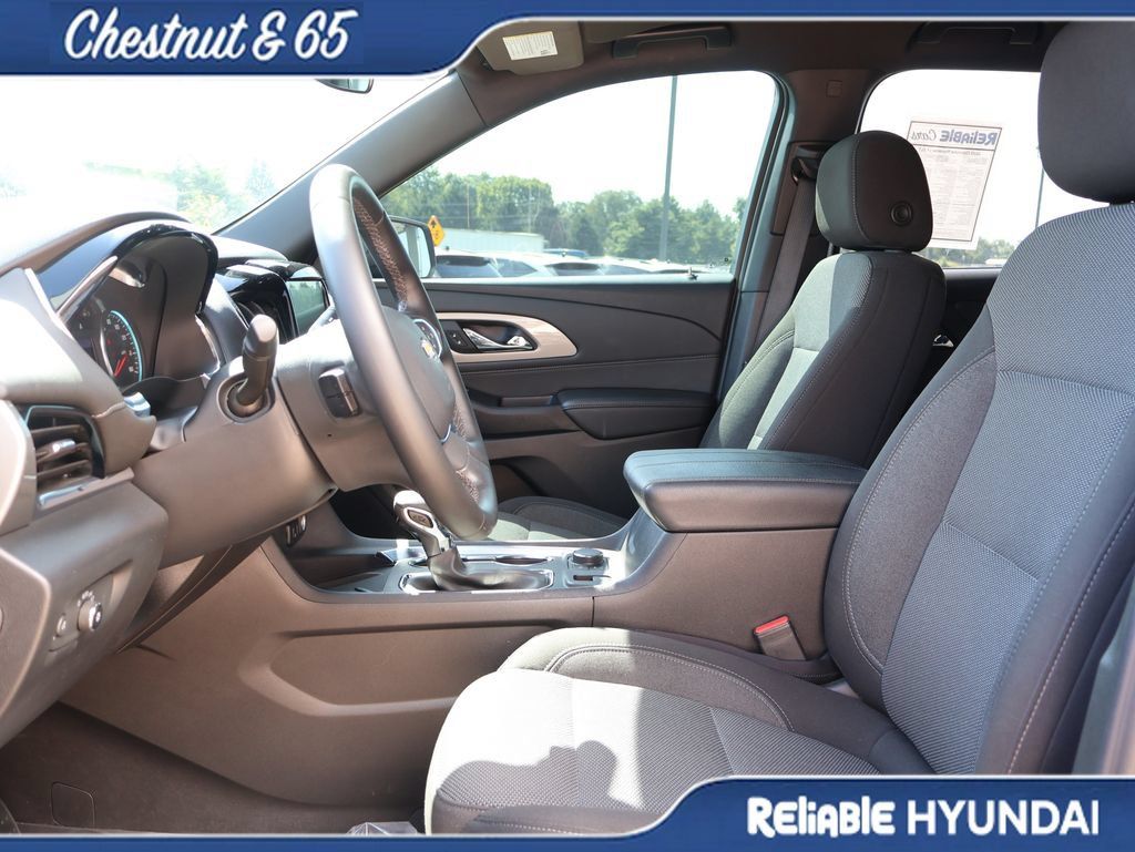 Used 2023 Chevrolet Traverse LT FWD image 25