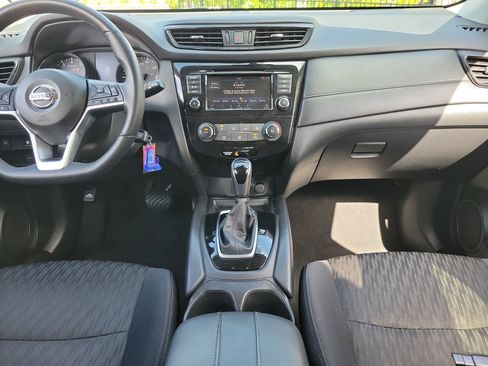 Used 2019 Nissan Rogue S w/ Special Edition Package FWD image 16