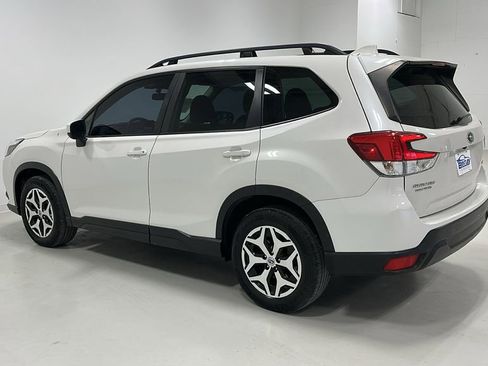 Used 2023 Subaru Forester Premium image 3