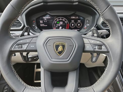 Used 2024 Lamborghini Urus S AWD/4WD image 9