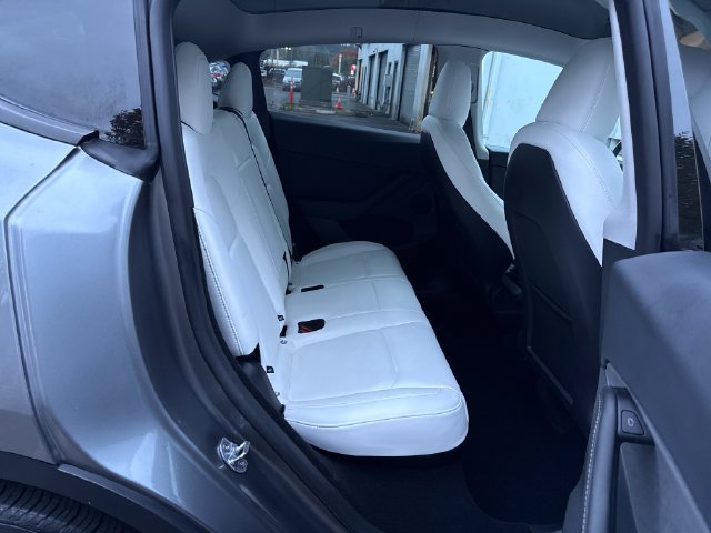 Used 2025 Tesla Model Y Long Range RWD image 10