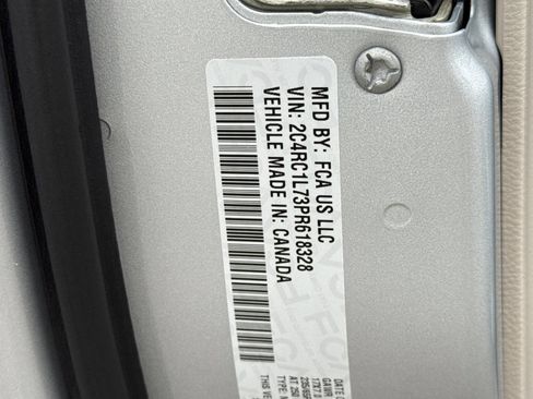 Used 2023 Chrysler Pacifica Touring-L FWD image 30