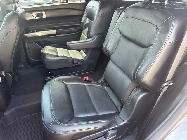 Used 2023 Ford Explorer Limited w/ Equipment Group 301A AWD/4WD image 16