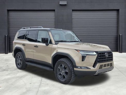 Used 2024 Lexus GX 550 image 3