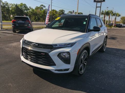 Used 2021 Chevrolet TrailBlazer RS w/ Sun and Liftgate Package image 3