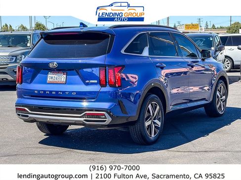 Used 2021 Kia Sorento EX w/ Panoramic Sunroof Package FWD image 4