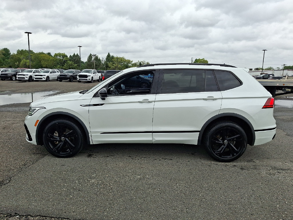 Used 2023 Volkswagen Tiguan SE R-Line AWD/4WD image 7