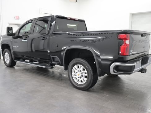 Used 2023 Chevrolet Silverado 2500 LT w/ Convenience Package AWD/4WD image 6