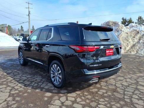 Used 2023 Chevrolet Traverse Premier image 3