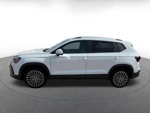 Used 2026 Volkswagen Taos SE FWD image 11