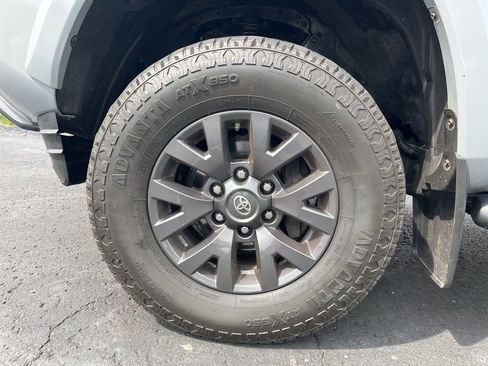 Used 2021 Toyota Tacoma SR5 image 9