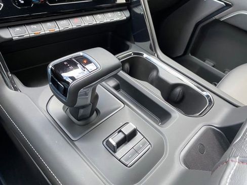 Used 2024 GMC Sierra 1500 AT4X image 16