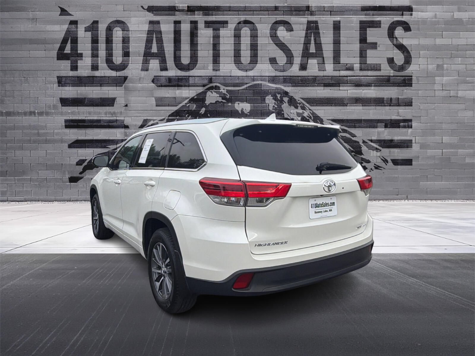 Used 2018 Toyota Highlander XLE AWD/4WD image 8
