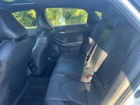 Used 2019 Toyota Avalon Touring FWD image 29