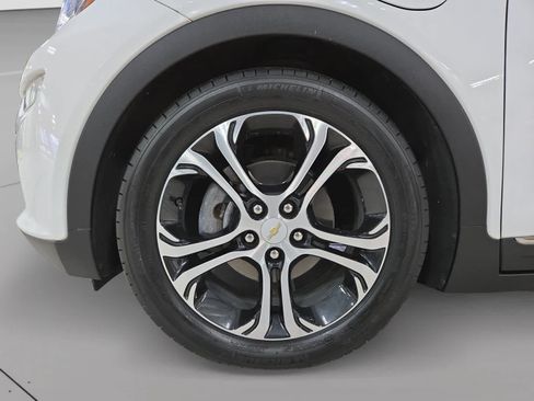 Used 2019 Chevrolet Bolt Premier w/ Infotainment Package FWD image 9