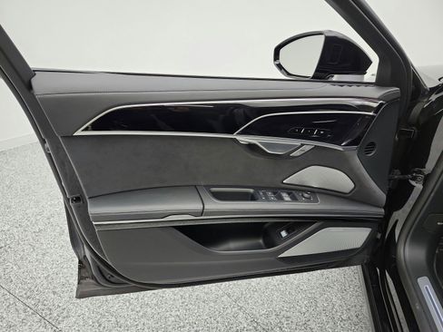 Used 2022 Audi S8 AWD/4WD image 14