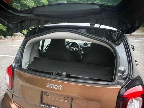 Used 2016 smart fortwo passion RWD image 19