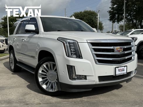 Used 2020 Cadillac Escalade Luxury RWD image 1
