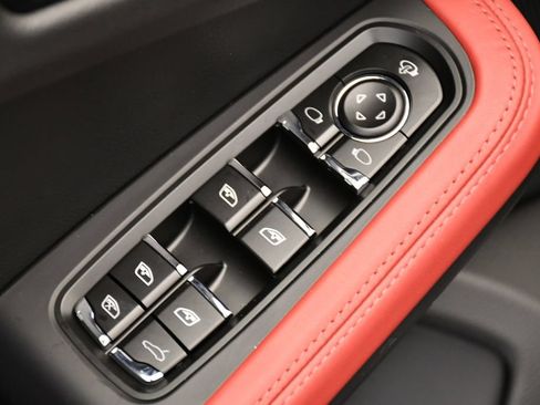 Certified 2026 Porsche Macan AWD/4WD image 37