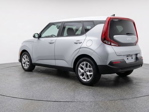 Used 2025 Kia Soul LX w/ LX Technology Package FWD image 6