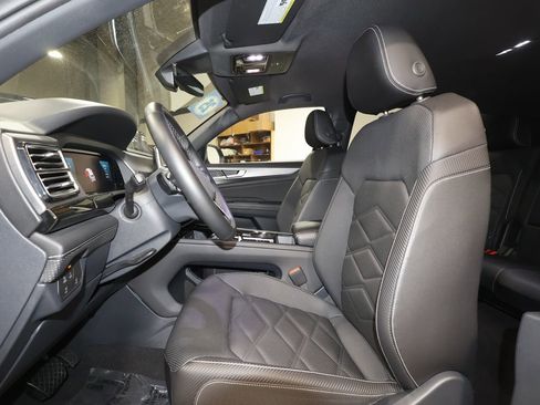 Used 2025 Volkswagen Atlas Cross Sport SE image 21