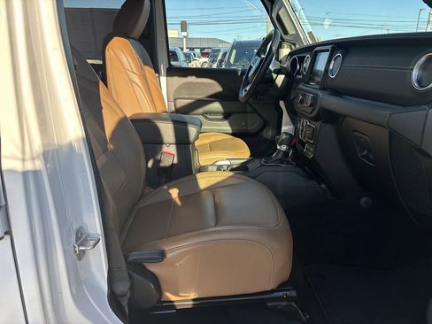 Used 2023 Jeep Wrangler Unlimited Sahara w/ Cold Weather Group image 16