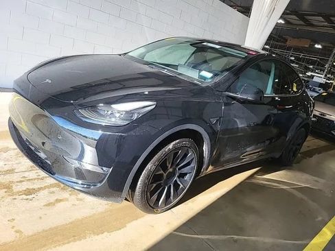 Used 2023 Tesla Model Y Long Range AWD/4WD image 1