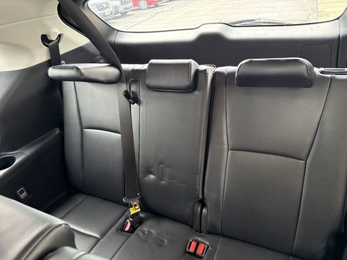 Used 2025 Toyota Highlander XLE AWD/4WD image 8