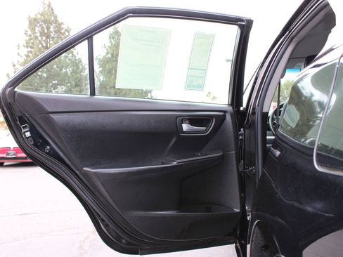 Used 2017 Toyota Camry SE FWD image 9