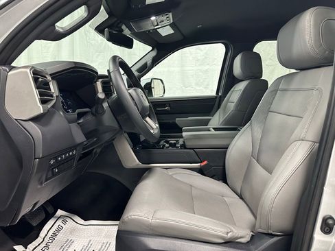 Used 2025 Toyota Tundra Limited AWD/4WD image 14