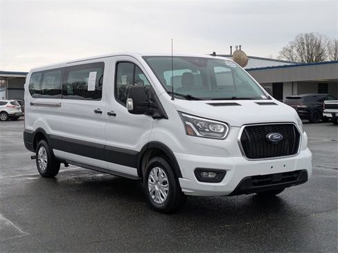 Used 2023 Ford Transit 350 XLT image 3