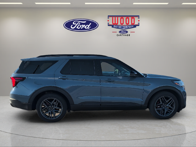 Used 2025 Ford Explorer ST AWD/4WD image 2