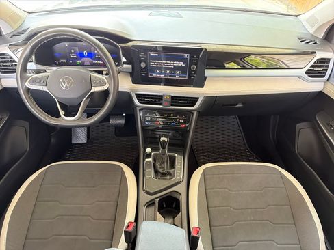 Used 2025 Volkswagen Taos SE w/ Panoramic Sunroof Package FWD image 22