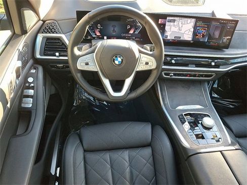 Used 2023 BMW X7 xDrive40i w/ Premium Package image 11