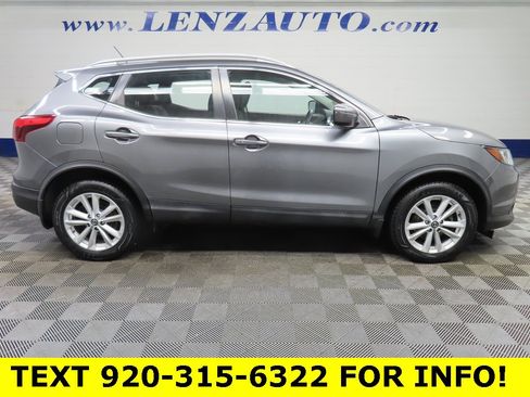Used 2019 Nissan Rogue Sport SV image 2