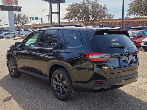 New 2026 Honda Pilot Sport image 3