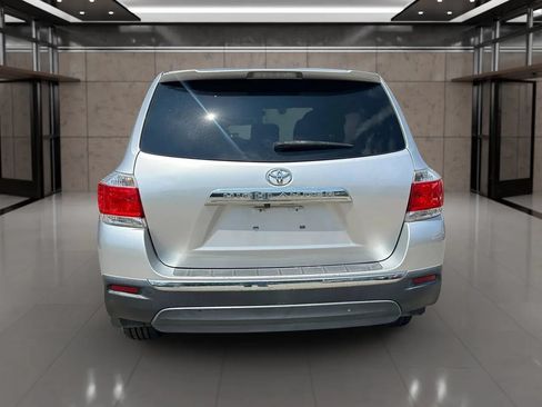 Used 2013 Toyota Highlander FWD image 19