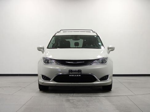 Used 2017 Chrysler Pacifica Touring-L Plus w/ Tire & Wheel Group image 9