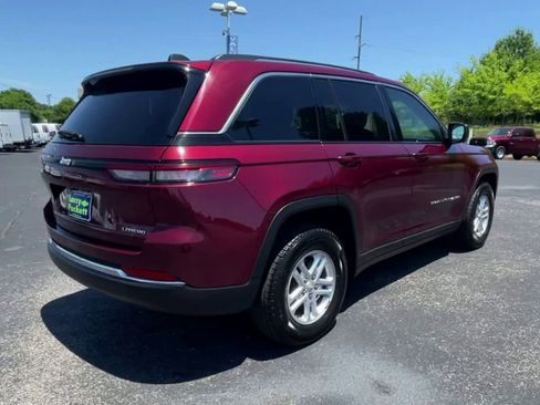 Used 2024 Jeep Grand Cherokee Laredo RWD image 8
