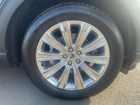Used 2021 Ford Explorer Limited w/ Equipment Group 301A AWD/4WD image 12